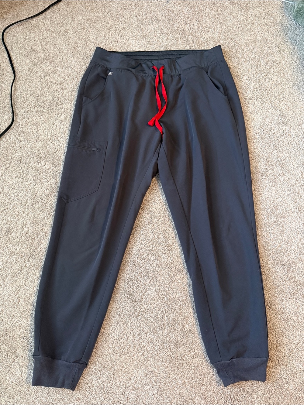 Figs women’s grey jogger style scrub pants